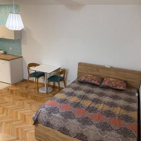 Clock Tower Apartments Подгорица Екстериор снимка