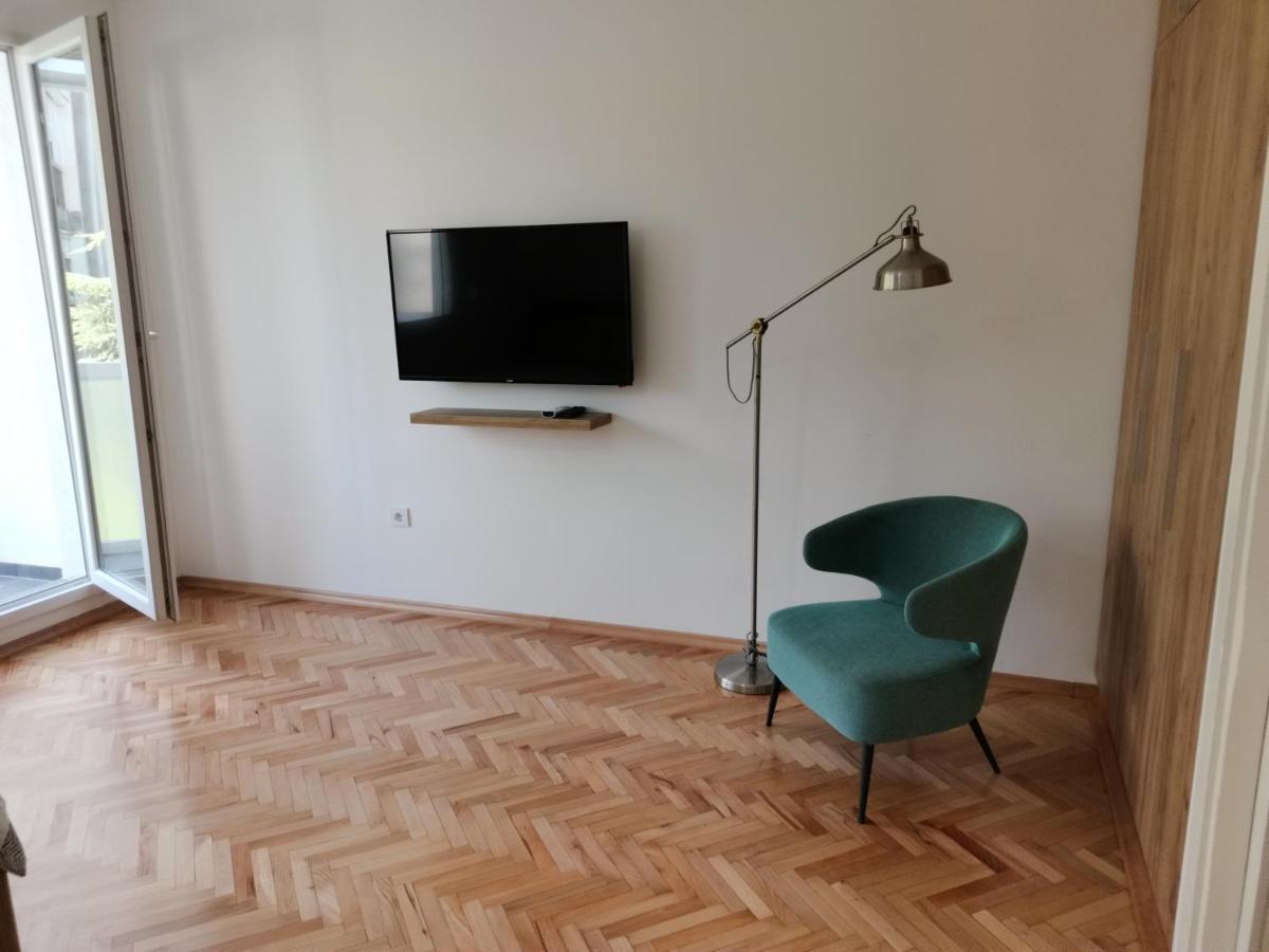 Clock Tower Apartments Подгорица Екстериор снимка