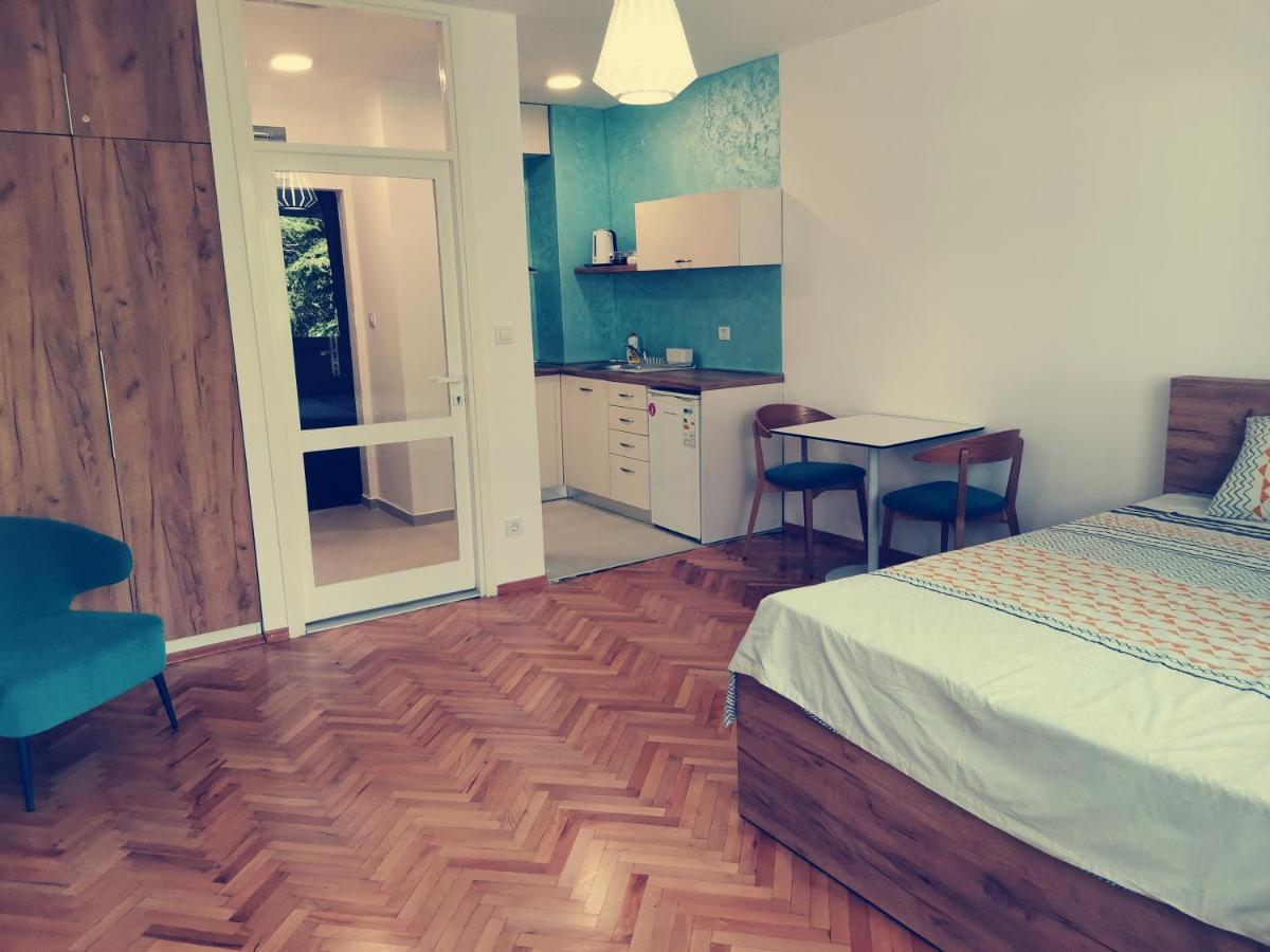 Clock Tower Apartments Подгорица Екстериор снимка